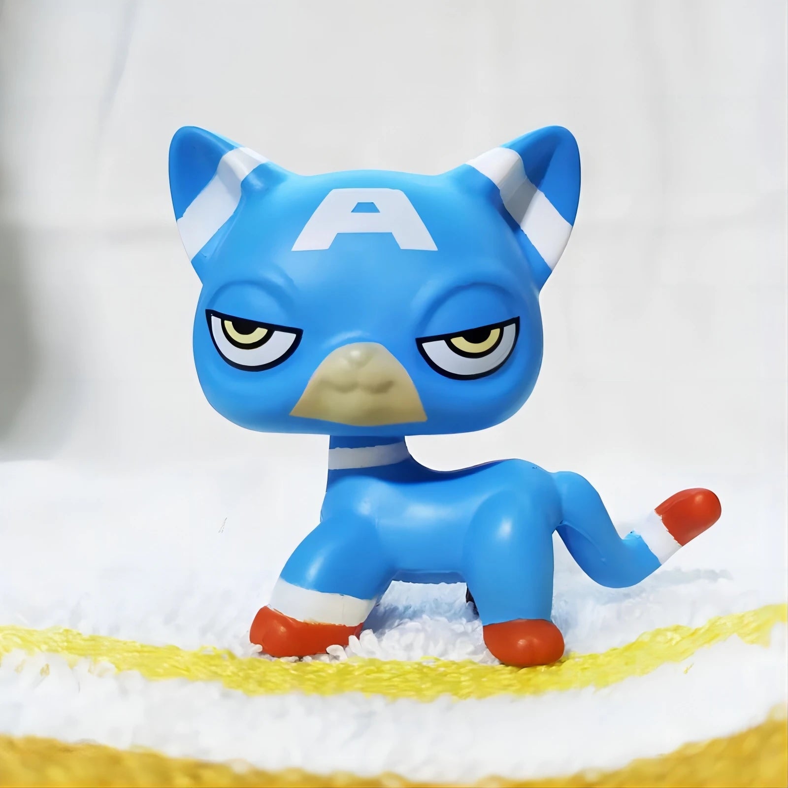 MINISO Rare littlest pet shop Bobble head toy Stands Short Hair Kitten with Mouse and necklace Old Animal Collection toy lps